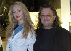 Вдова Александра Градского пришла на его могилу в годовщину смерти мэтра