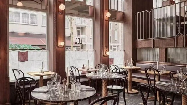 Бар Leo в Амстердаме от Studio Modijefsky