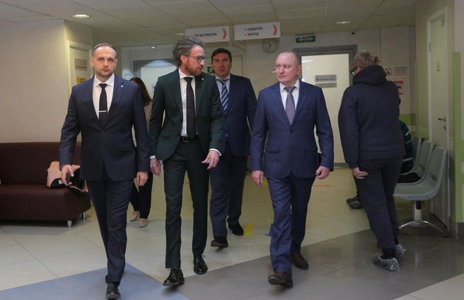 Нового гендиректора сопровождала целая делегация | Источник: НМИЦ им. ак. Е. Н. Мешалкина