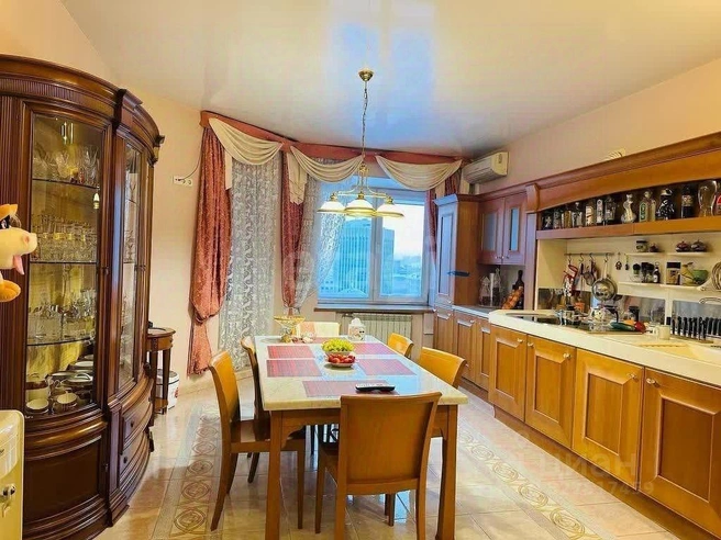 Кухня занимает 25 квадратных метров