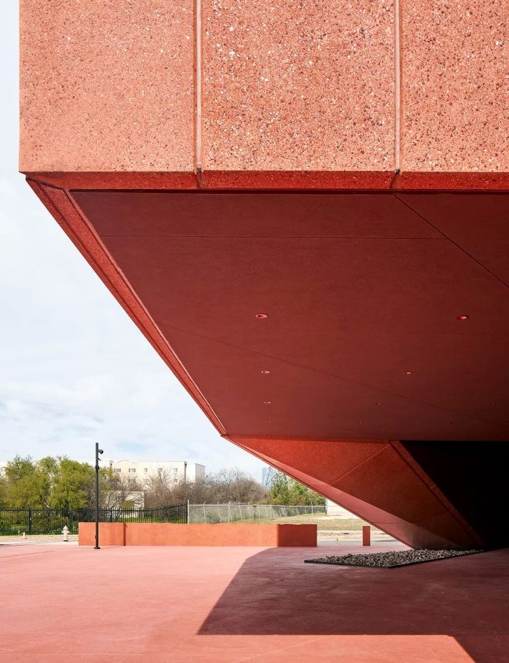 Рубиновый город: арт-центр по дизайну Дэвида Аджайе в Техасе (фото 8)