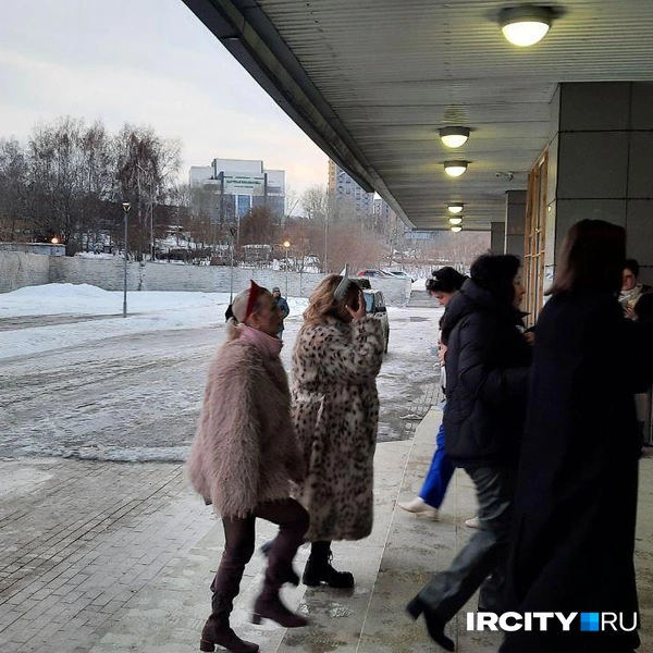 Дамы пришли в роскошных шубах и кокошниках | Источник: Виктор Лучкин / «Ирсити» 