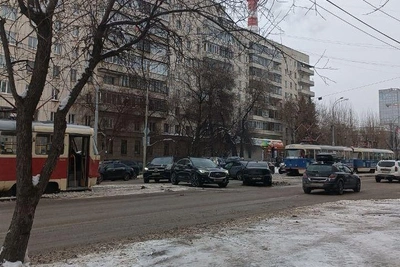 Car Crash Paralyzes Tram Traffic in Yekaterinburg