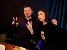 «Они бухали, а он умирал!»: вдова и мать Паши Техника на его могиле пообещали отомстить тем, кто «убивал» рэпера