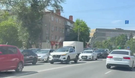 Пробка на Воровского растянулась от Доватора до областной больницы | Источник: Татьяна Стриганова