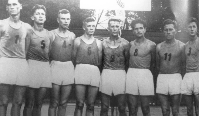 Так выглядели пионеры свердловского баскетбола в 1947 году | Источник: БК «Урал»