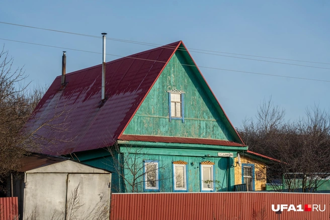 Этот дом отапливается дровами | Источник: Булат Салихов / UFA1.RU