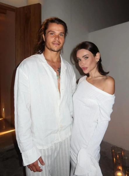 Степан принял двоих детей Айзы