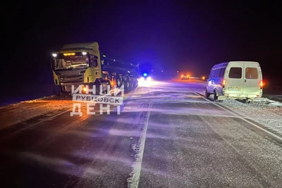 На Алтае в лобовом столкновении с грузовиком погиб человек