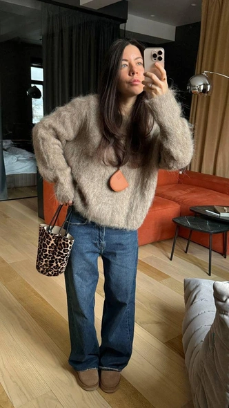 База на всю зиму: лучшие свитера, водолазки, брюки и джинсы