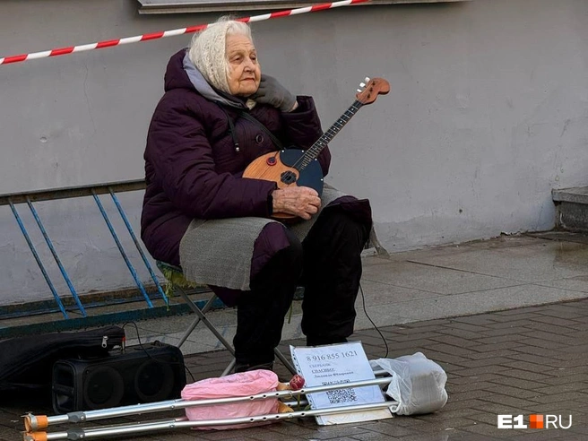 Людмила Невидимова давно стала знаменитостью Екатеринбурга | Источник: Дарья Костомина / E1.RU