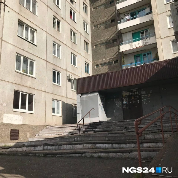 Подъезд | Источник: Дмитрий Мамаев / NGS24.RU