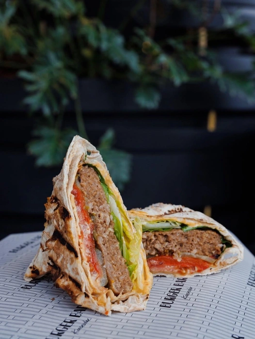 Постный бургер в лепешке | Источник: burgerbar_krasnodar / Instagram.com (экстремистская организация, деятельность запрещена на территории РФ)