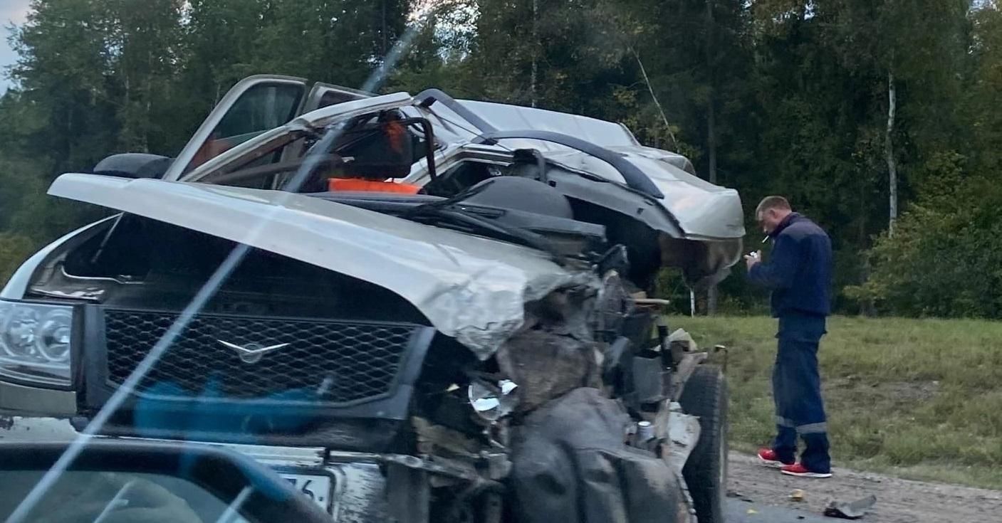 На трассе М-8 в Ярославской области автобус с пассажирами врезался во  внедорожник, ДТП с автобусом и внедорожником, 17 сентября 2022 г. - 17  сентября 2022 - 76.ру