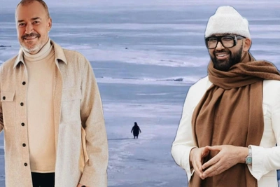 Bloggers, Smiling Man, and Billionaire Embark on Antarctic Journey