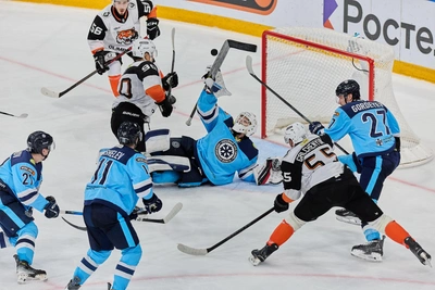 Амур обыграл Сибирь со счётом 2:1 в Новосибирске