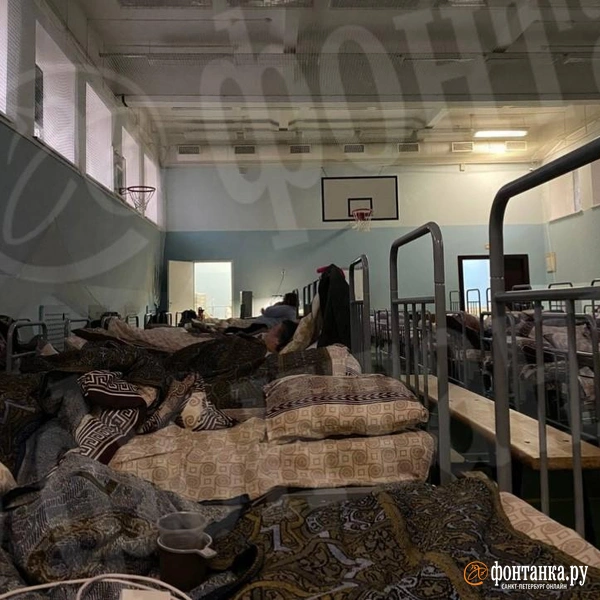 «В целом приемлемо». Эвакуированные из-за ямы на Харченко жильцы дома показали, где ночевали | Источник: читатель «Фонтанки»