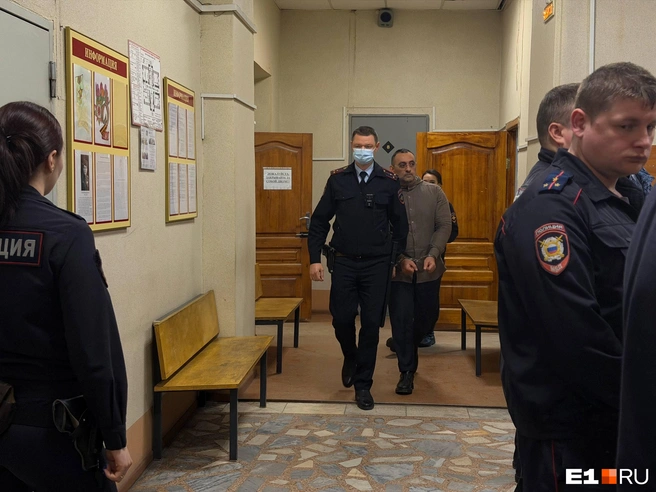 Видади уверял суд, что он не собирается оказывать давление на свидетелей или бежать из России. Но аргументы не помогли | Источник: Анастасия Якупова / E1.RU