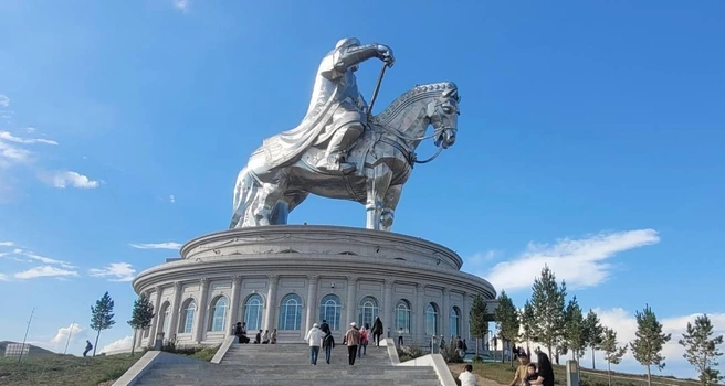 Это одна из крупнейших конных статуй в мире | Источник: Алексей Котельников