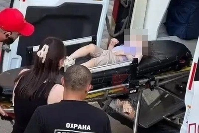 Девочка попала в больницу после падения на площадке в Краснодаре