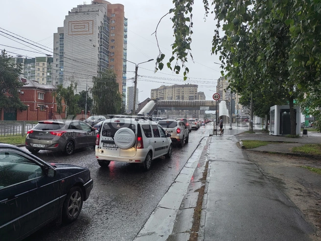 На Шишкова пробка больше обычного | Источник: Андрей Пашинский/Voronezh1.ru