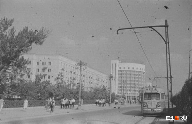 Еще один МТВ-82, недалеко от гостиницы «Исеть» | Источник: читатель E1.RU