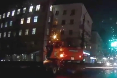 Пенсионерка в реанимации после наезда коммунальной машины у цирка