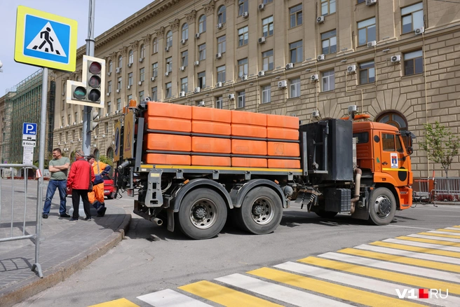 Проехать по некоторым центральным улицам города невозможно | Источник: Алексей Волхонский / V1.RU