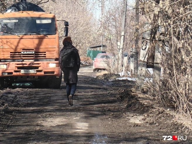 Сразу же попытаемся дать ответ на вопрос, утопает ли Зарека. С одной стороны есть такая картина  | Источник: Павел Красоткин / 72.RU 