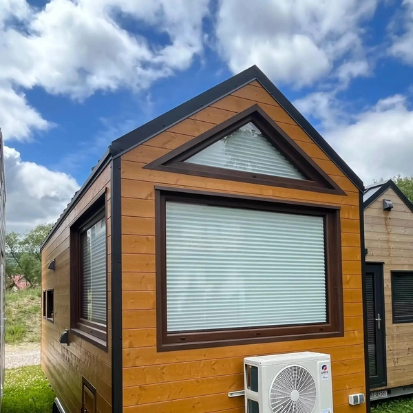 Минимализм в шведском стиле: оцените крошечный дом-прицеп Sofia в котором продумано буквально всё