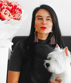 Нейросеть ведет «Инстаграм» (запрещенная в России экстремистская организация) на основе фото реальных пользователей, но всем добавляет лицо Илона Маска