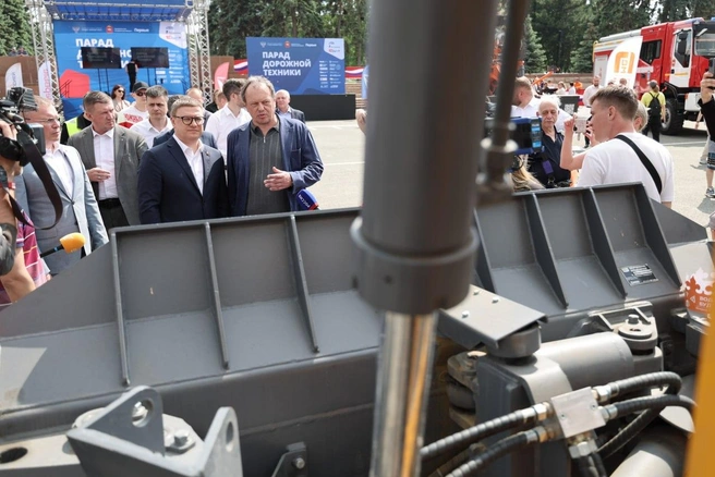В 2024 году в Челябинске закуплено 70 единиц спецтехники. Еще 120 закупят и передадут в муниципалитеты в этом году | Источник: Наиль Фаттахов / пресс-служба правительства Челябинской области