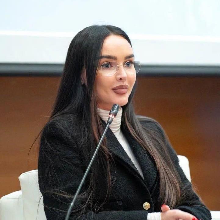 «Да, я перекроенная»: Светлана Сильваши ответила на критику внешности после 11 пластических операций