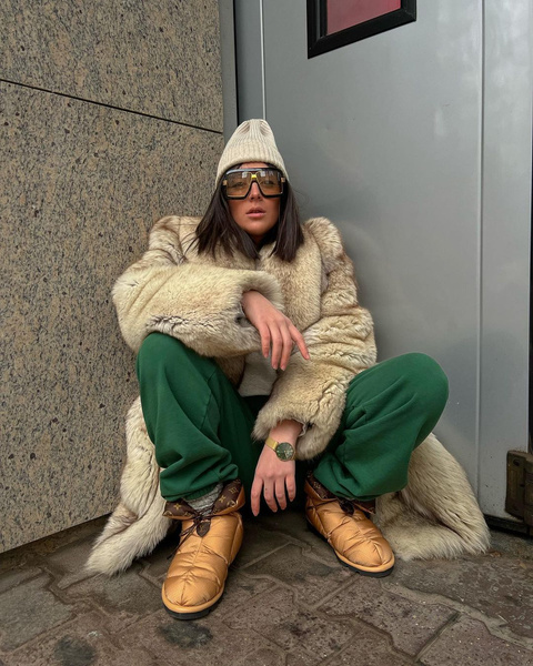 Фото №3 - Как одеваться зимой стильно и тепло: самые модные образы от популярных фэшн-блогеров