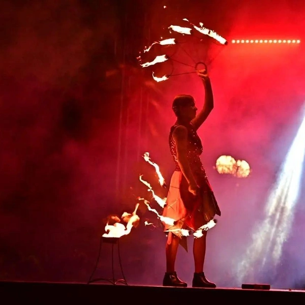 Мастера огненного жанра выступали и сольно… | Источник: Василина Любимова / 59.RU