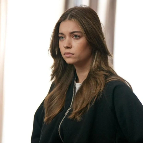 Афра Сарачоглу | Источник: Кадр из сериала «Зимородок»