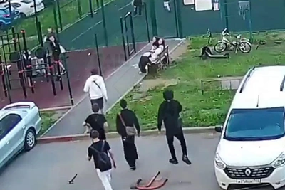 В Уфе толпа подростков напала на 15-летнего парня — видео