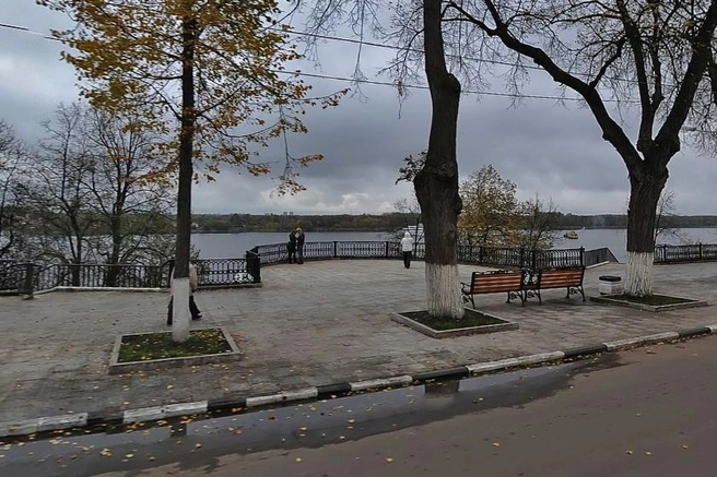 Смотровая площадка напротив Ярославского художественного музея уже несколько лет закрыта | Источник: «Яндекс.Карты»