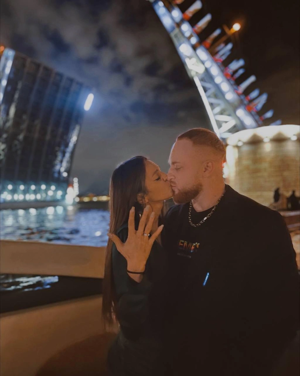 Леша Свик сделал предложение своей супруге в 2022 году | Источник: alex_svik / Instagram.com*
