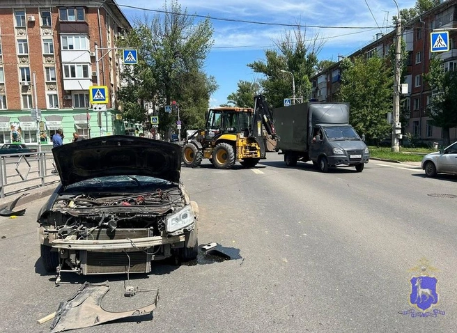 Мужчина в легковушке получил травмы  | Источник: ГУ МВД Росси по Самарской области
