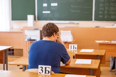 Мигрантам запретят работать в школах и детсадах Тюменской области