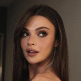 <p>Синем Унсал </p>