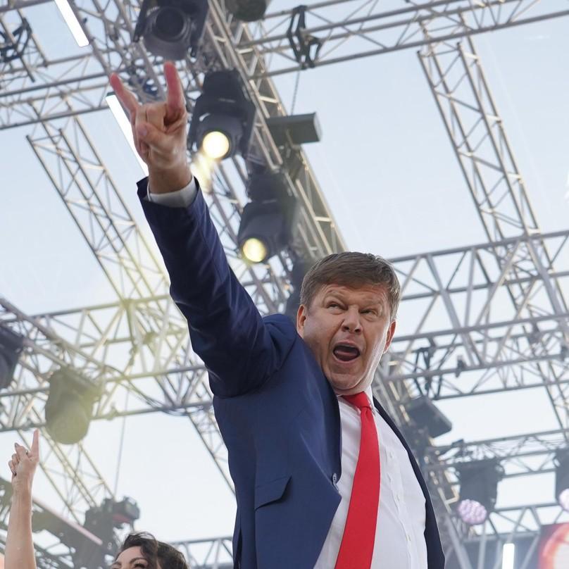 <p>Дмитрий Губерниев</p>