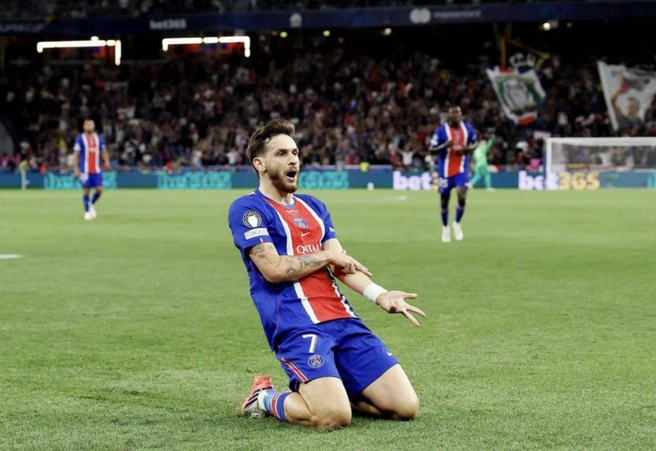 Хвича празднует гол  | Источник: UEFA.com