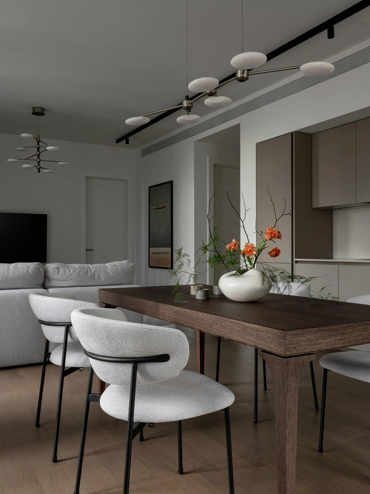 Стол, Dantone Home. | Источник: Мария Войнова. Стиль: Екатерина Хелия