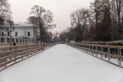 В Ярославле готовят к открытию каток на Советской площади
