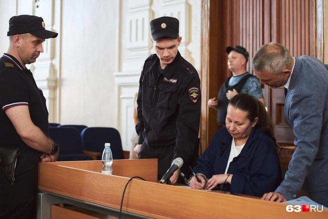 В суд привезли Людмилу Тархову, которая отбывает 7-летний срок в колонии | Источник: Роман Данилкин / 63.RU