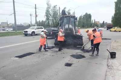 Ямы заделали на Бехтеева и Полиграфической