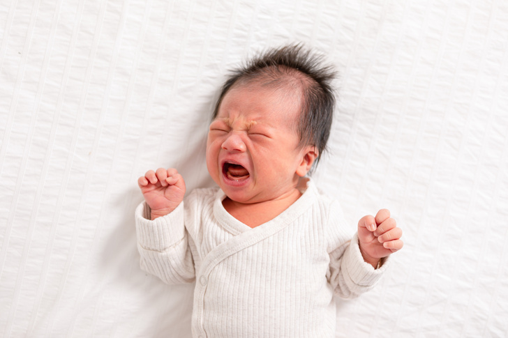 Летальный исход в 25% случаев: укачивать и трясти младенца опасней, чем вы думаете