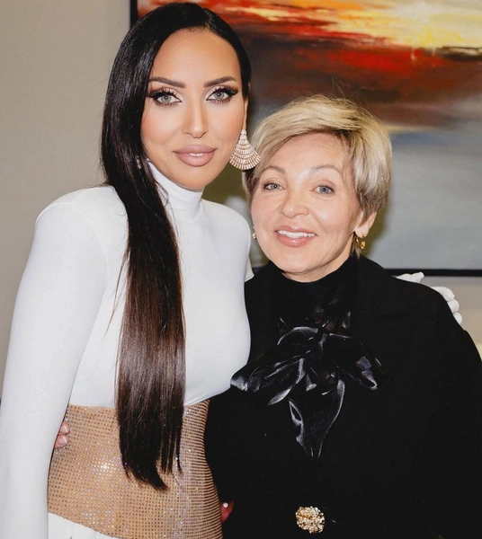 Алсу показала маму